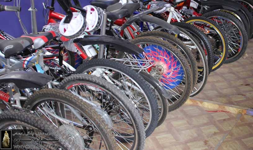 اهدای 10 دستگاه دوچرخه توسط یک همشهری نیکوکار به انجمن التیام پاوه