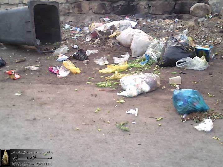 اعتراض شهروندان خیابان شهید چمران (محله سرده ) به وضعیت نامناسب سطل های زباله