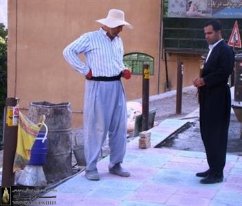 شهردار پاوه :طرح همسان سازی پیاده رو خیابان انقلاب اسلامی این شهر اجرا شد .
