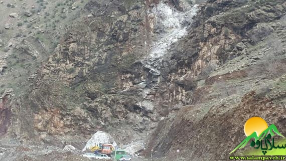 مسدود شدن جاده روستاهای هجیج و دودان بر اثر ریزش کوه/ عکس