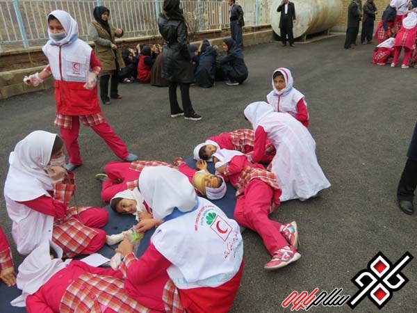 مانور زلزله در مدارس منطقه نوسود برگزار شد/عکس