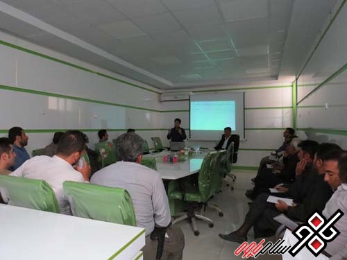 برگزاری کلاس‌های آموزشی برای رانندگان تاکسی درون‌شهری پاوه/عکس